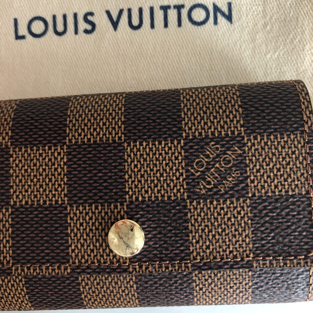 *SOLD* Louis Vuitton 6 Key Holder